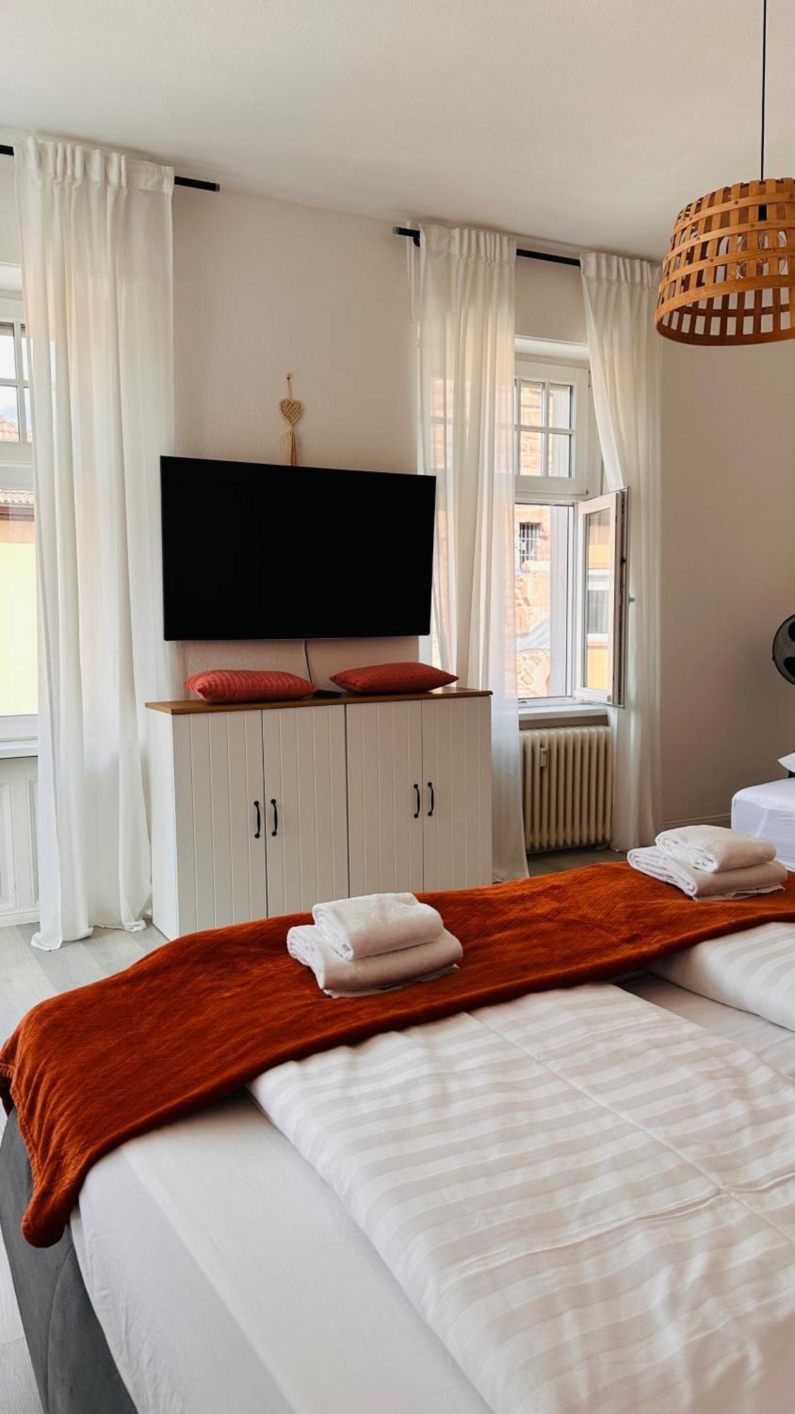 Amao-Brown I Exklusives City-Apartment I 85Qm I Privatparkplatz & Komfort I King-Size Bed Lahr  Luaran gambar